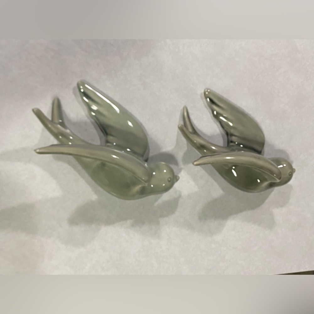 Pair of 3D ceramic swallows birds doves wall decor